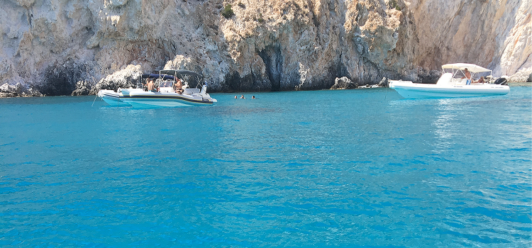 sea with boats sharpen